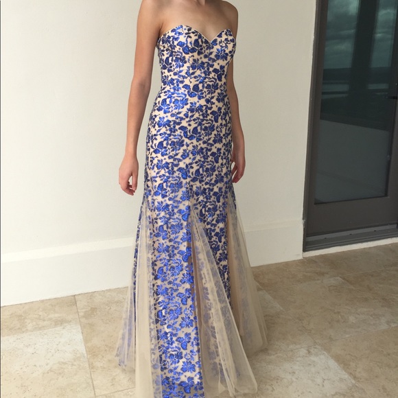 Caché Evening Gown - Picture 3 of 8